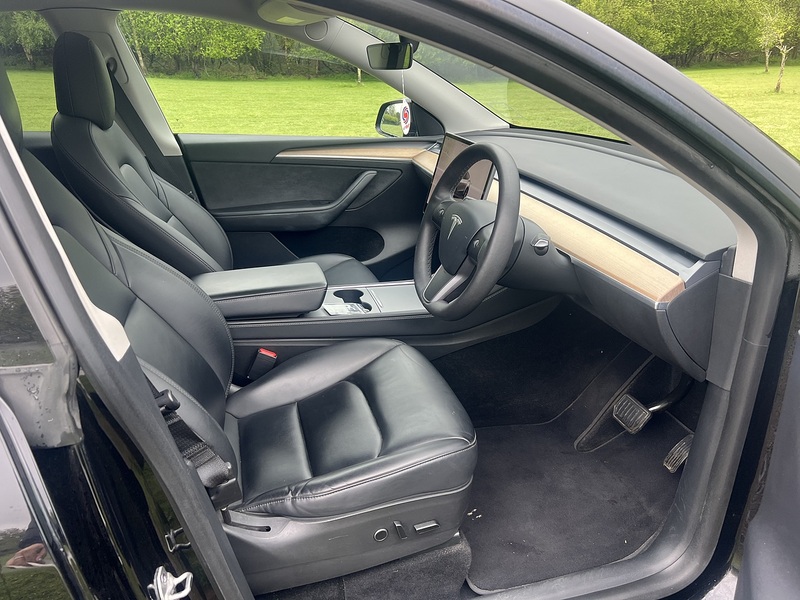 Tesla Model Y Long Range - U10819