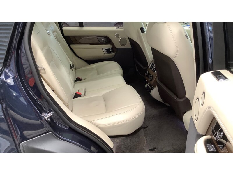 Land Rover Range Rover 3.0 SD V6 Vogue SUV 5dr Diesel Auto 4WD Euro 6 (s/s) (275 ps) SUV Automatic Diesel | PAN - U10831