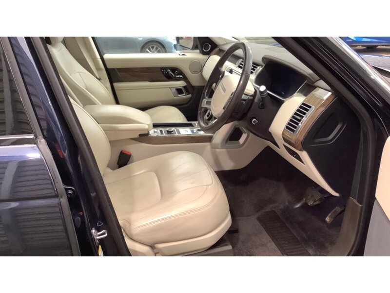 Land Rover Range Rover 3.0 SD V6 Vogue SUV 5dr Diesel Auto 4WD Euro 6 (s/s) (275 ps) SUV Automatic Diesel | PAN - U10831