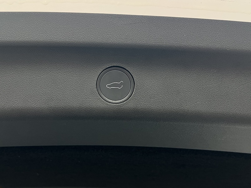 Tesla Model Y (Dual Motor) Long Range SUV 5dr Electric Auto 4WDE (384 bhp) | PAN ROOF|PRIVACY|R/CAM SUV Automatic - U10837