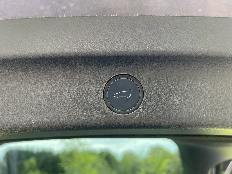 Tesla Model Y (Dual Motor) Long Range SUV 5dr Electric Auto 4WDE (384 bhp) SUV Automatic Electric | 1 PREVIOUS - U10839