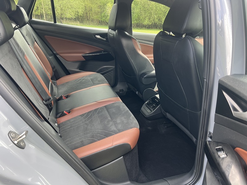 Volkswagen ID.4 Pure 52kWh Life SUV 5dr Electric Auto (148 ps) | 1 FORMER KEEPER| VAT Q - U10840