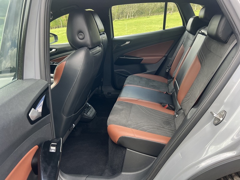 Volkswagen ID.4 Pure 52kWh Life SUV 5dr Electric Auto (148 ps) | 1 FORMER KEEPER| VAT Q - U10840