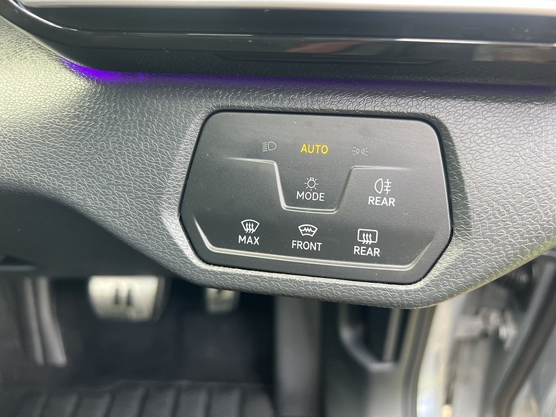 Volkswagen ID.4 Pure 52kWh Life SUV 5dr Electric Auto (148 ps) | 1 FORMER KEEPER| VAT Q - U10840