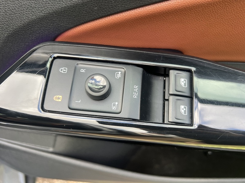 Volkswagen ID.4 Pure 52kWh Life SUV 5dr Electric Auto (148 ps) | 1 FORMER KEEPER| VAT Q - U10840