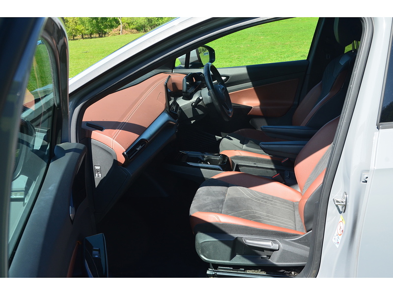 Volkswagen ID.4 Pure 52kWh Life SUV 5dr Electric Auto (148 ps) | 1 FORMER KEEPER|VAT QUALIFYING - U10853