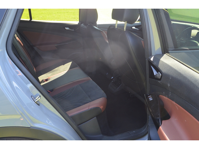 Volkswagen ID.4 Pure 52kWh Life SUV 5dr Electric Auto (148 ps) | 1 FORMER KEEPER|VAT QUALIFYING - U10853