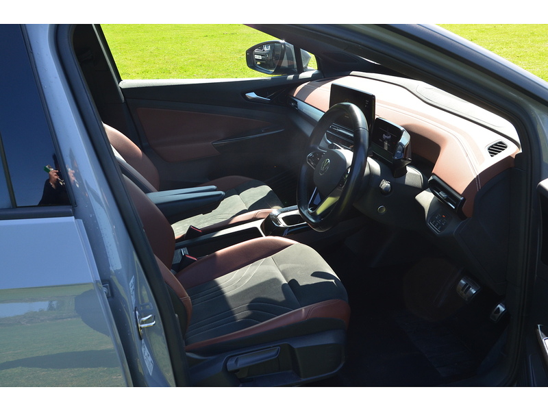 Volkswagen ID.4 Pure 52kWh Life SUV 5dr Electric Auto (148 ps) | 1 FORMER KEEPER|VAT QUALIFYING - U10853