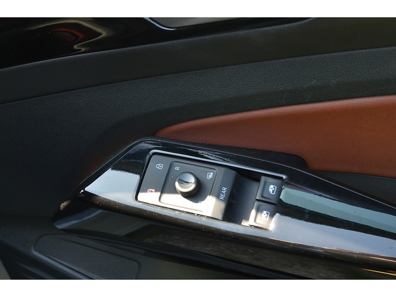 Volkswagen ID.4 Pure 52kWh Life SUV 5dr Electric Auto (148 ps) | 1 FORMER KEEPER|VAT QUALIFYING - U10853