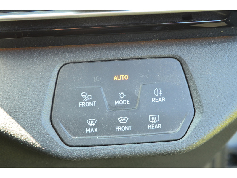 Volkswagen ID.4 Pure 52kWh Life SUV 5dr Electric Auto (148 ps) | 1 FORMER KEEPER|VAT QUALIFYING - U10853