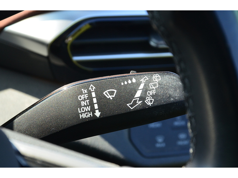 Volkswagen ID.4 Pure 52kWh Life SUV 5dr Electric Auto (148 ps) | 1 FORMER KEEPER|VAT QUALIFYING - U10853