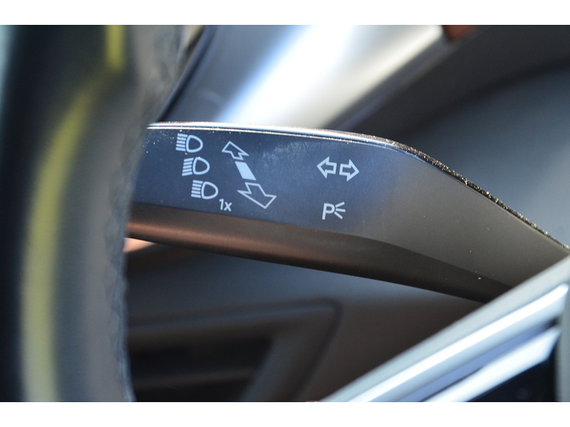 Volkswagen ID.4 Pure 52kWh Life SUV 5dr Electric Auto (148 ps) | 1 FORMER KEEPER|VAT QUALIFYING - U10853