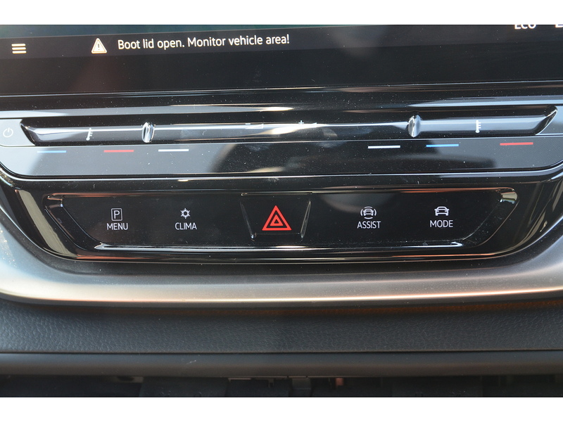 Volkswagen ID.4 Pure 52kWh Life SUV 5dr Electric Auto (148 ps) | 1 FORMER KEEPER|VAT QUALIFYING - U10853