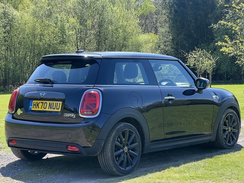 MINI Electric Hatch Cooper SE 32.6kWh Level 3 Hatchback 3dr Electric Auto (184 ps) | 1 FORMER KEEPER|VAT QUALIFYING - U10854