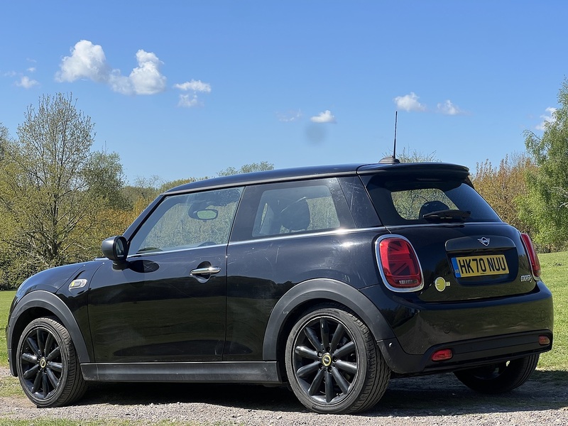 MINI Electric Hatch Cooper SE 32.6kWh Level 3 Hatchback 3dr Electric Auto (184 ps) | 1 FORMER KEEPER|VAT QUALIFYING - U10854