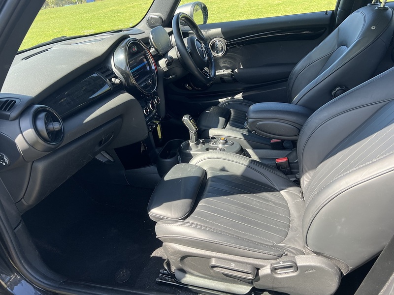 MINI Electric Hatch Cooper SE 32.6kWh Level 3 Hatchback 3dr Electric Auto (184 ps) | 1 FORMER KEEPER|VAT QUALIFYING - U10854