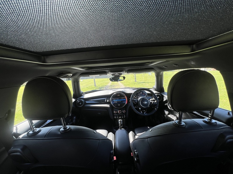 MINI Electric Hatch Cooper SE 32.6kWh Level 3 Hatchback 3dr Electric Auto (184 ps) | 1 FORMER KEEPER|VAT QUALIFYING - U10854
