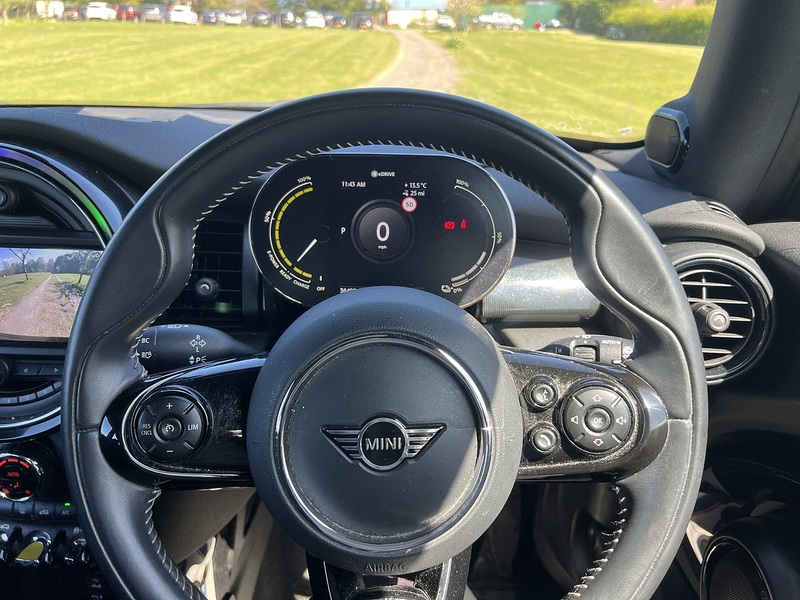 MINI Electric Hatch Cooper SE 32.6kWh Level 3 Hatchback 3dr Electric Auto (184 ps) | 1 FORMER KEEPER|VAT QUALIFYING - U10854