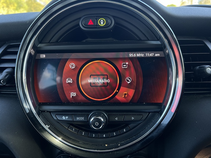 MINI Electric Hatch Cooper SE 32.6kWh Level 3 Hatchback 3dr Electric Auto (184 ps) | 1 FORMER KEEPER|VAT QUALIFYING - U10854