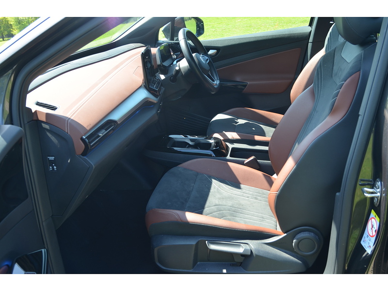 Volkswagen ID.4 Pure 52kWh Life SUV 5dr Electric Auto (148 ps) SUV Automatic Electric | 1 FORMER KEEPER|VAT - U10859