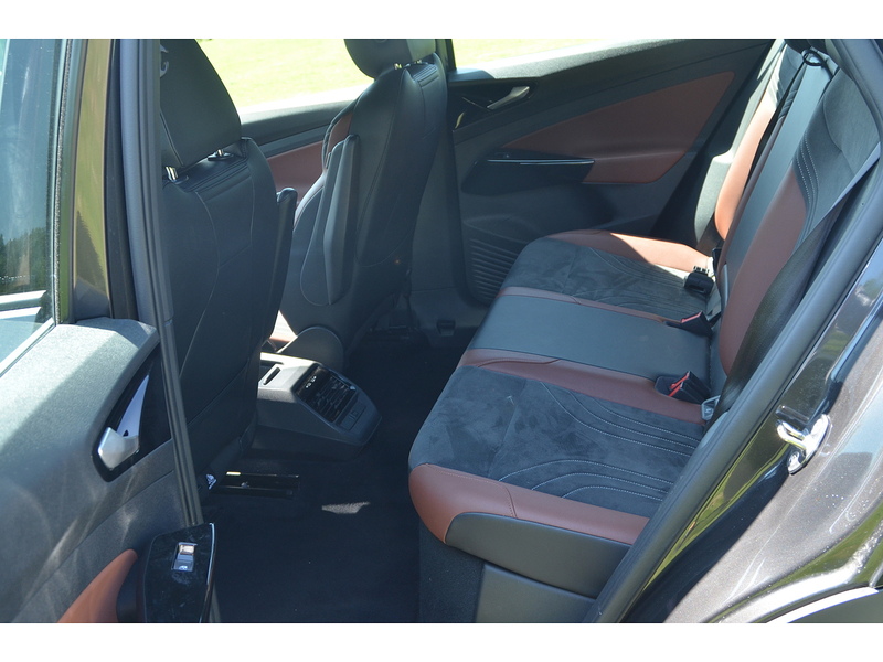 Volkswagen ID.4 Pure 52kWh Life SUV 5dr Electric Auto (148 ps) SUV Automatic Electric | 1 FORMER KEEPER|VAT - U10859