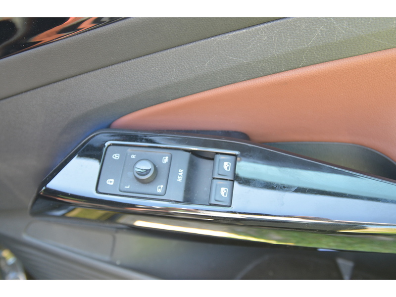 Volkswagen ID.4 Pure 52kWh Life SUV 5dr Electric Auto (148 ps) SUV Automatic Electric | 1 FORMER KEEPER|VAT - U10859