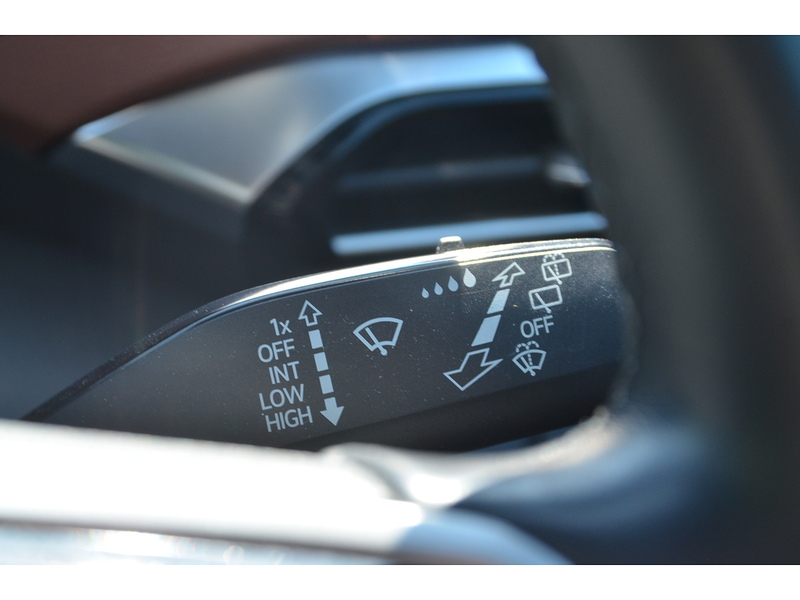 Volkswagen ID.4 Pure 52kWh Life SUV 5dr Electric Auto (148 ps) SUV Automatic Electric | 1 FORMER KEEPER|VAT - U10859