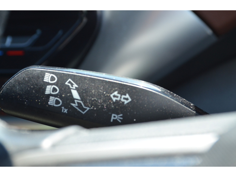 Volkswagen ID.4 Pure 52kWh Life SUV 5dr Electric Auto (148 ps) SUV Automatic Electric | 1 FORMER KEEPER|VAT - U10859