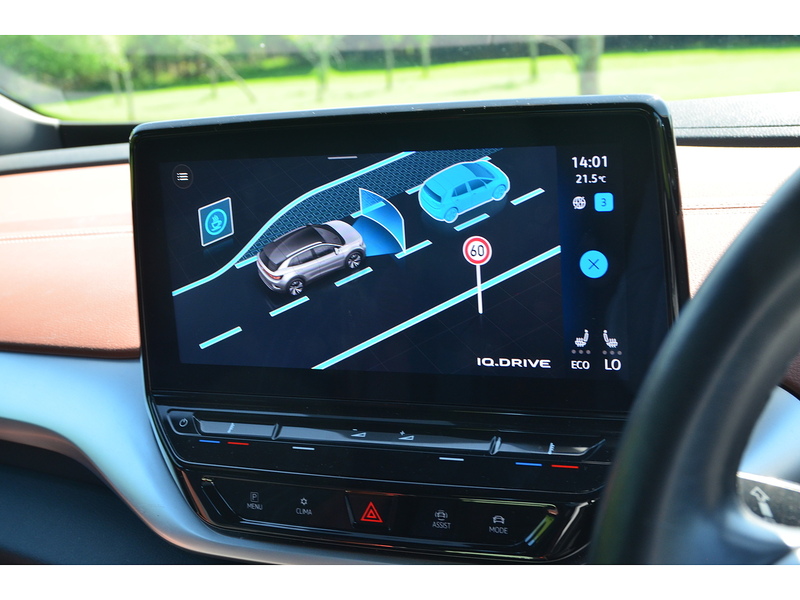 Volkswagen ID.4 Pure 52kWh Life SUV 5dr Electric Auto (148 ps) SUV Automatic Electric | 1 FORMER KEEPER|VAT - U10859