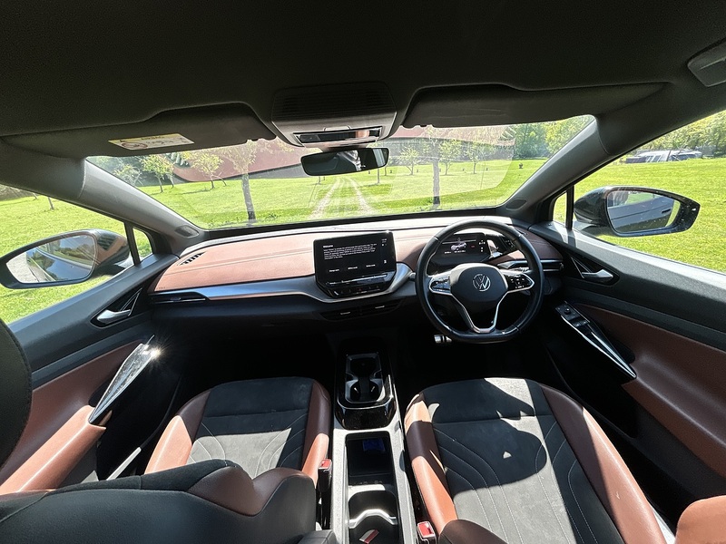 Volkswagen ID.4 Pure 52kWh Life SUV 5dr Electric Auto (148 ps) SUV Automatic Electric | 1 FORMER KEEPER|VAT - U10859