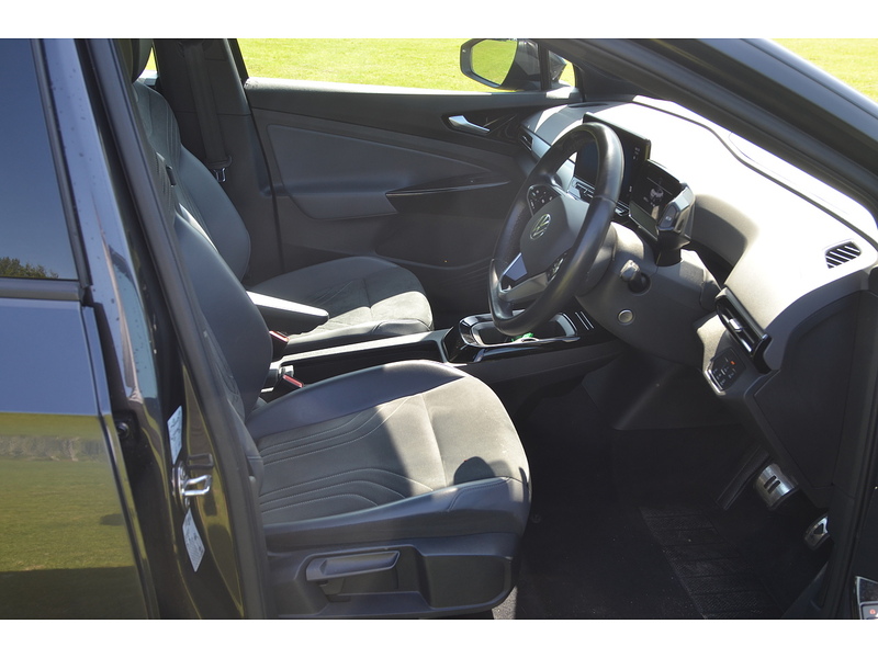 Volkswagen ID.4 Pure 52kWh Life SUV 5dr Electric Auto (148 ps) | 1 FORMER KEEPER|VAT QUALIFYING - U10861