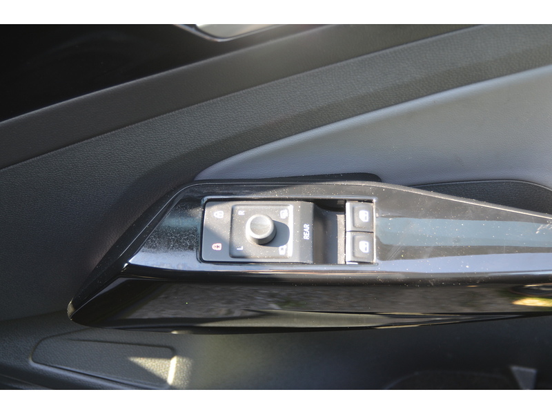 Volkswagen ID.4 Pure 52kWh Life SUV 5dr Electric Auto (148 ps) | 1 FORMER KEEPER|VAT QUALIFYING - U10861