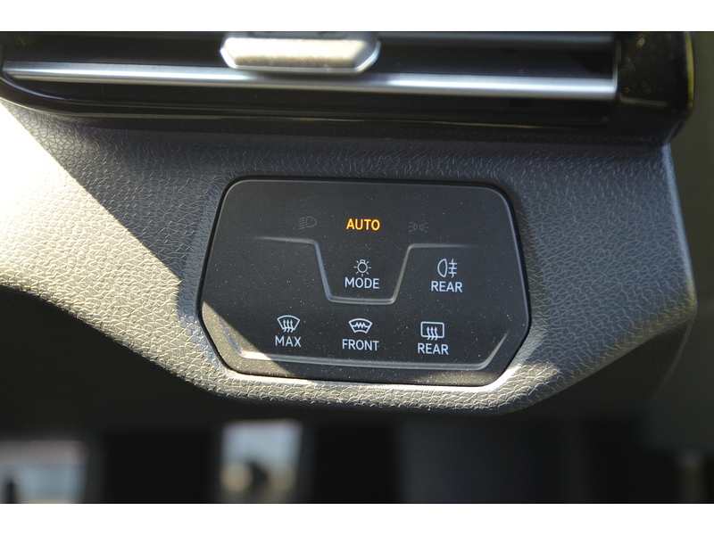 Volkswagen ID.4 Pure 52kWh Life SUV 5dr Electric Auto (148 ps) | 1 FORMER KEEPER|VAT QUALIFYING - U10861