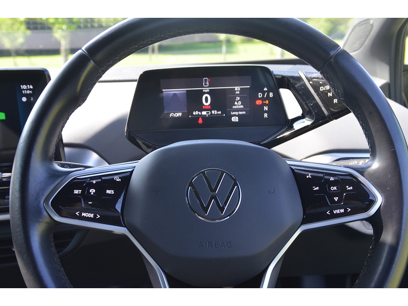 Volkswagen ID.4 Pure 52kWh Life SUV 5dr Electric Auto (148 ps) | 1 FORMER KEEPER|VAT QUALIFYING - U10861