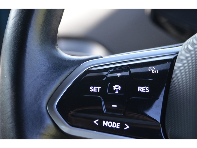 Volkswagen ID.4 Pure 52kWh Life SUV 5dr Electric Auto (148 ps) | 1 FORMER KEEPER|VAT QUALIFYING - U10861