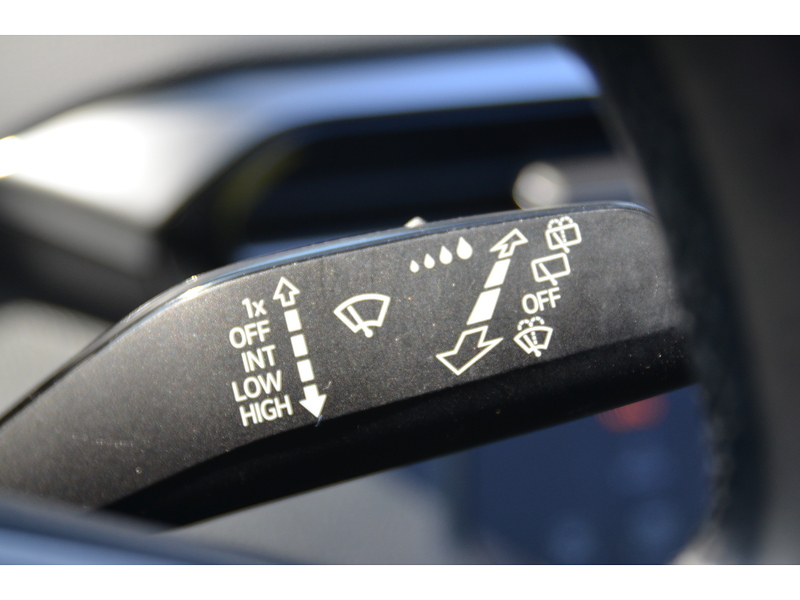 Volkswagen ID.4 Pure 52kWh Life SUV 5dr Electric Auto (148 ps) | 1 FORMER KEEPER|VAT QUALIFYING - U10861