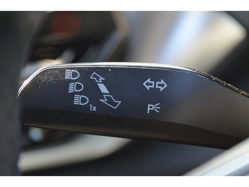 Volkswagen ID.4 Pure 52kWh Life SUV 5dr Electric Auto (148 ps) | 1 FORMER KEEPER|VAT QUALIFYING - U10861