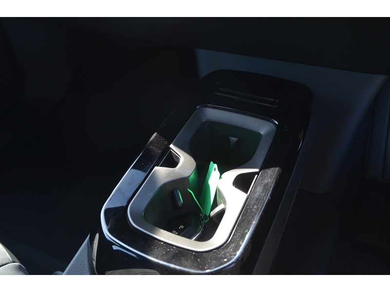 Volkswagen ID.4 Pure 52kWh Life SUV 5dr Electric Auto (148 ps) | 1 FORMER KEEPER|VAT QUALIFYING - U10861