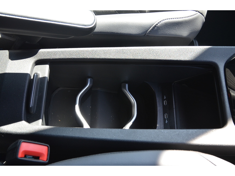 Volkswagen ID.4 Pure 52kWh Life SUV 5dr Electric Auto (148 ps) | 1 FORMER KEEPER|VAT QUALIFYING - U10861