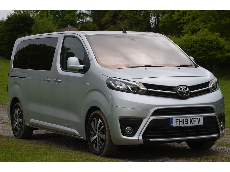 Toyota PROACE Verso 2.0D Family Medium MPV 5dr Diesel Manual MWB Euro 6 (s/s) (8 Seat) (150 ps) | NO VAT|PRIVACY|8 - U10864