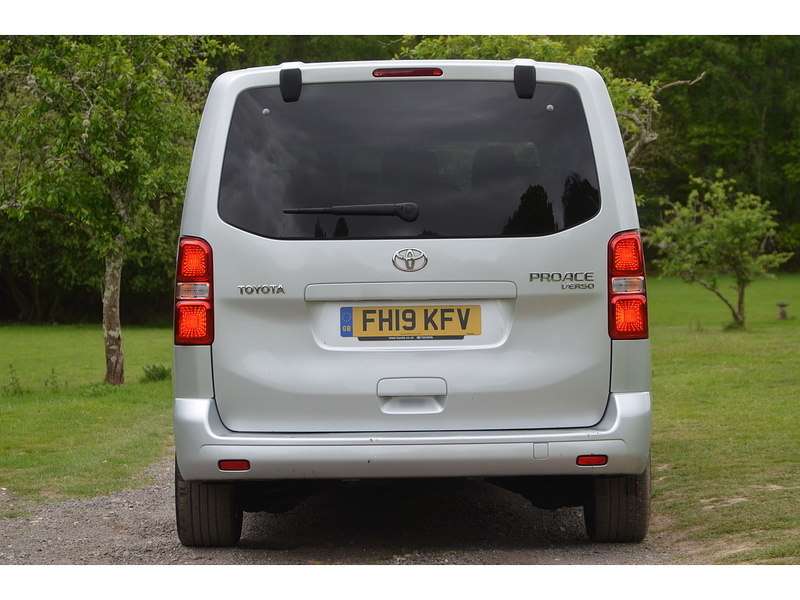 Toyota PROACE Verso 2.0D Family Medium MPV 5dr Diesel Manual MWB Euro 6 (s/s) (8 Seat) (150 ps) | NO VAT|PRIVACY|8 - U10864