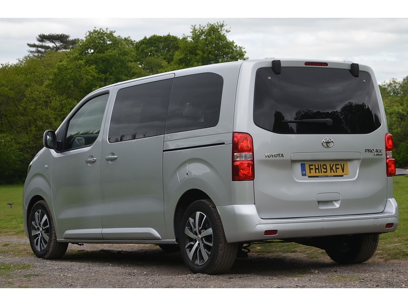Toyota PROACE Verso 2.0D Family Medium MPV 5dr Diesel Manual MWB Euro 6 (s/s) (8 Seat) (150 ps) | NO VAT|PRIVACY|8 - U10864
