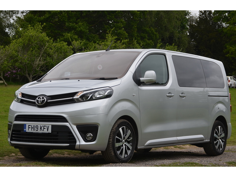Toyota PROACE Verso 2.0D Family Medium MPV 5dr Diesel Manual MWB Euro 6 (s/s) (8 Seat) (150 ps) | NO VAT|PRIVACY|8 - U10864