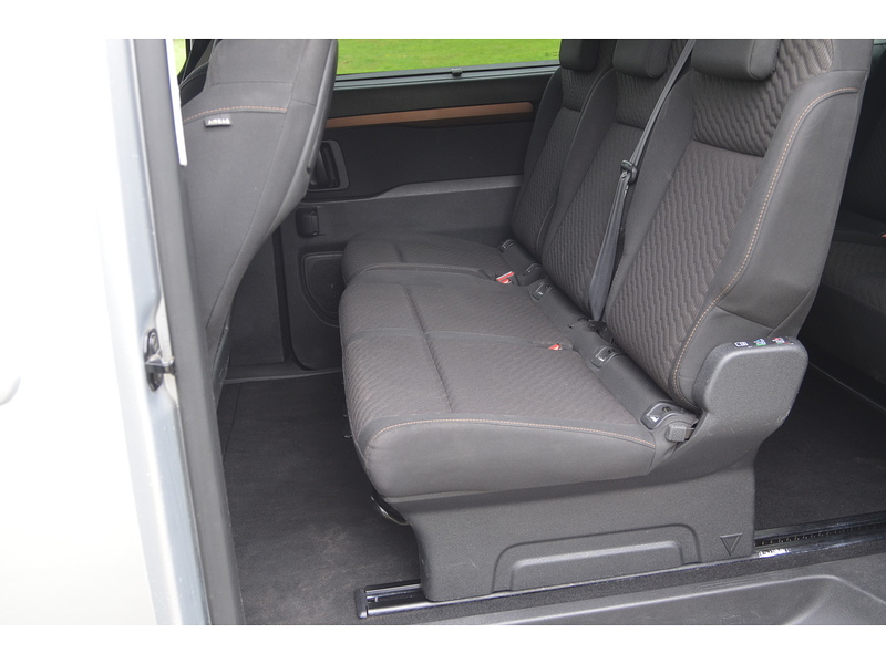 Toyota PROACE Verso 2.0D Family Medium MPV 5dr Diesel Manual MWB Euro 6 (s/s) (8 Seat) (150 ps) | NO VAT|PRIVACY|8 - U10864
