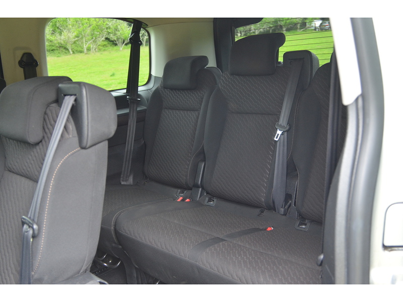 Toyota PROACE Verso 2.0D Family Medium MPV 5dr Diesel Manual MWB Euro 6 (s/s) (8 Seat) (150 ps) | NO VAT|PRIVACY|8 - U10864