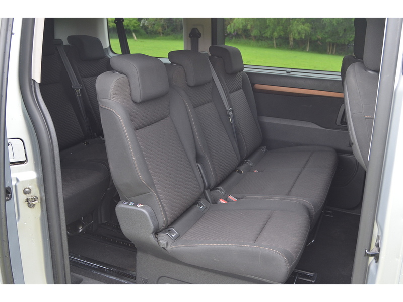 Toyota PROACE Verso 2.0D Family Medium MPV 5dr Diesel Manual MWB Euro 6 (s/s) (8 Seat) (150 ps) | NO VAT|PRIVACY|8 - U10864