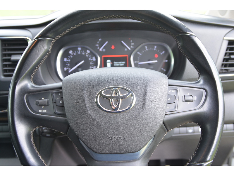 Toyota PROACE Verso 2.0D Family Medium MPV 5dr Diesel Manual MWB Euro 6 (s/s) (8 Seat) (150 ps) | NO VAT|PRIVACY|8 - U10864