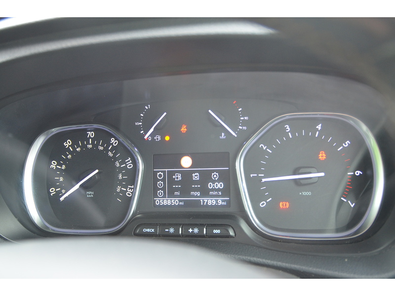 Toyota PROACE Verso 2.0D Family Medium MPV 5dr Diesel Manual MWB Euro 6 (s/s) (8 Seat) (150 ps) | NO VAT|PRIVACY|8 - U10864