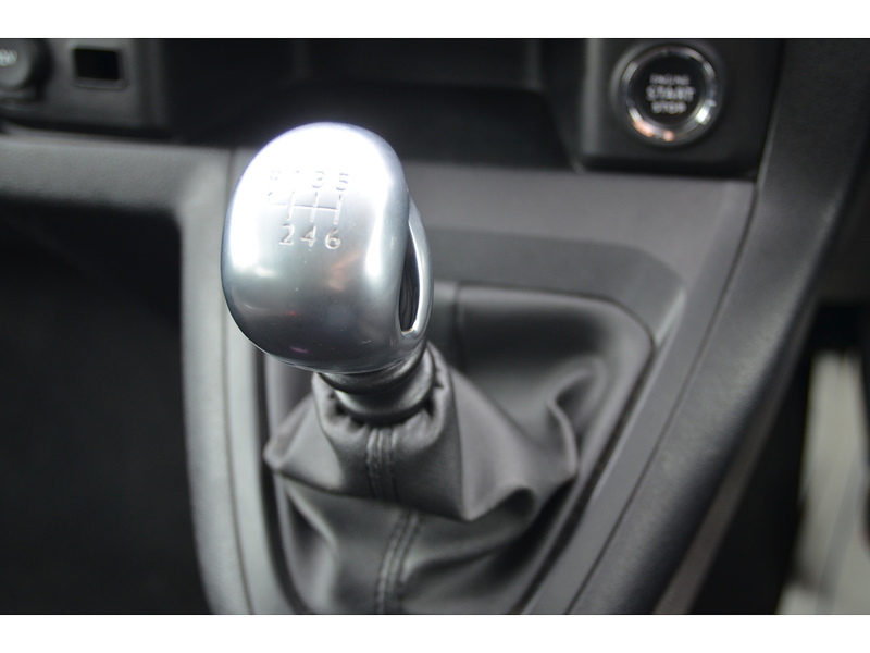 Toyota PROACE Verso 2.0D Family Medium MPV 5dr Diesel Manual MWB Euro 6 (s/s) (8 Seat) (150 ps) | NO VAT|PRIVACY|8 - U10864