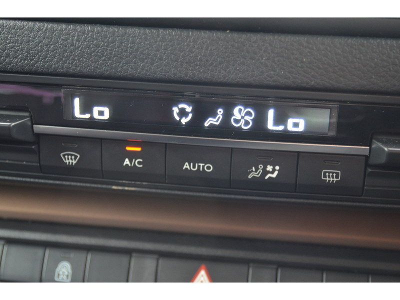 Toyota PROACE Verso 2.0D Family Medium MPV 5dr Diesel Manual MWB Euro 6 (s/s) (8 Seat) (150 ps) | NO VAT|PRIVACY|8 - U10864